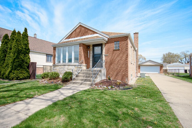 Building Photo - 5533 S Menard Ave Rental