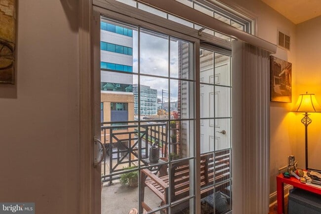 Photo - 200 W Elm St Unidad 1211