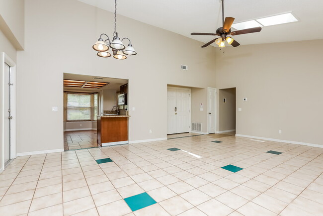 Photo - 8612 Villa Nova St