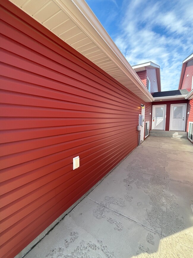 Photo - 2480 5th St W