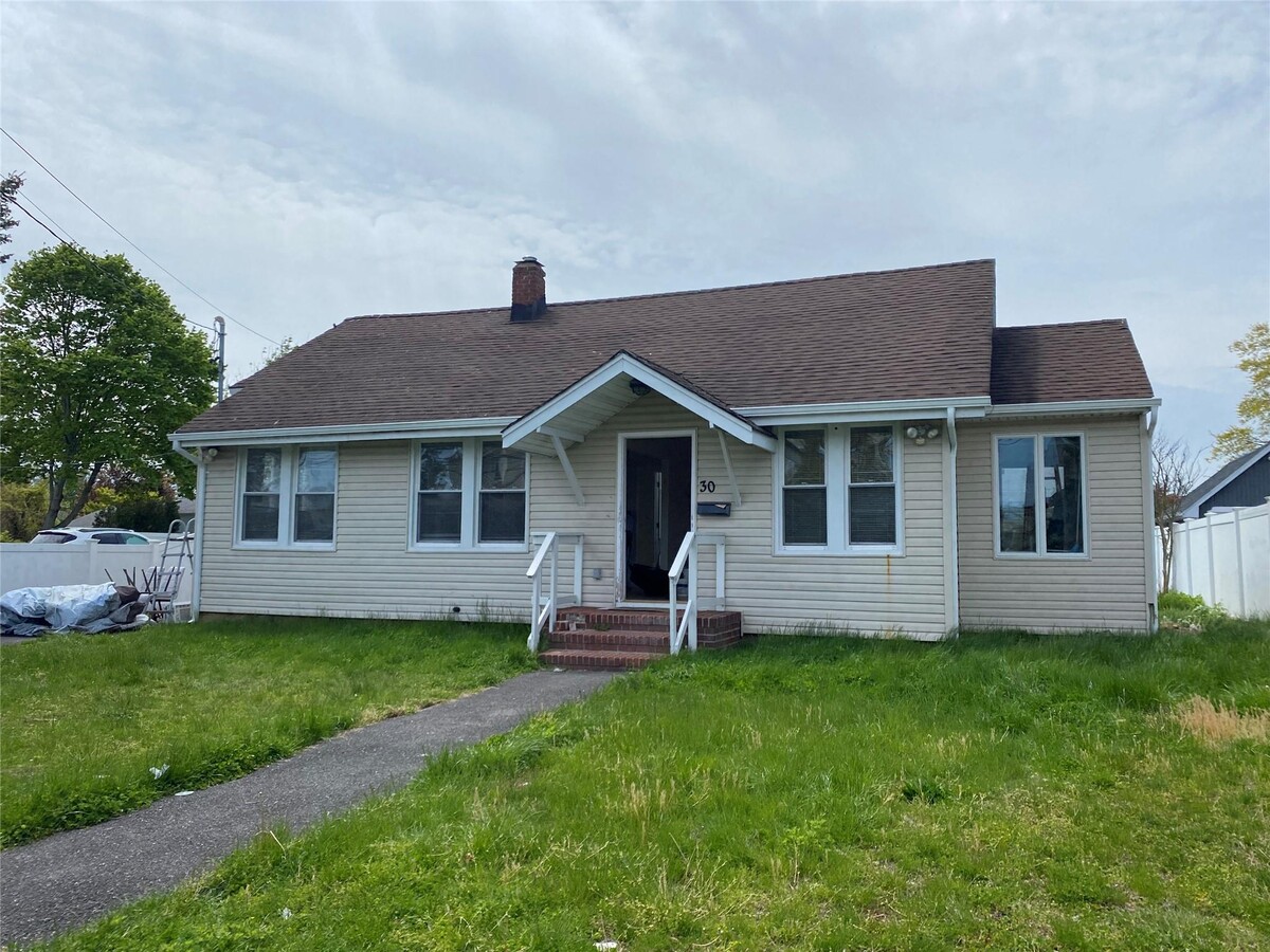 Photo - 30 Baylawn Ave House