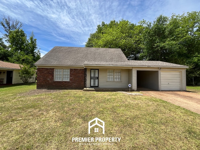 Building Photo - Spacious 4BR/2BA Home in Whitehaven | Hardwood Floors & 2-Car Garage
