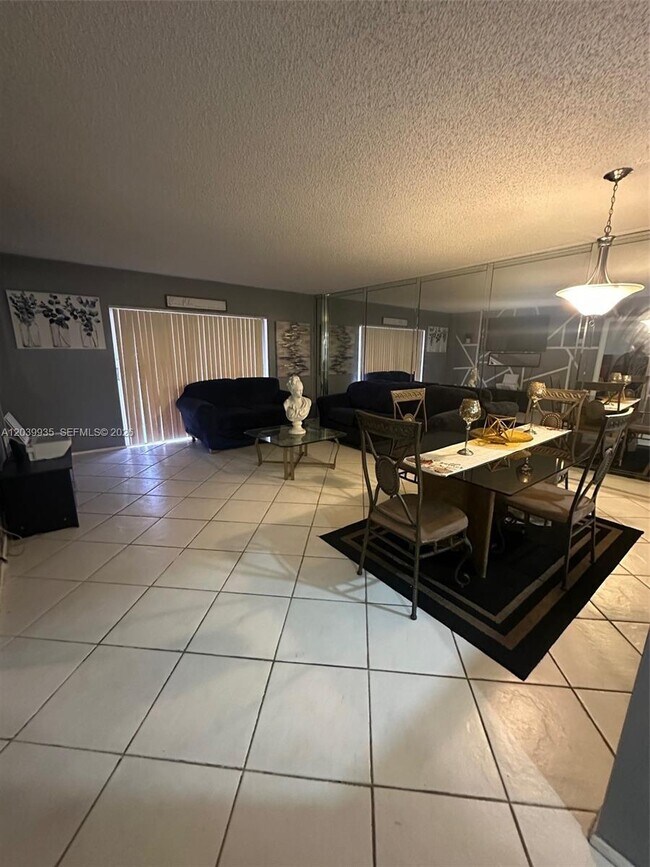 Photo - 4158 Inverrary Dr Unidad 405