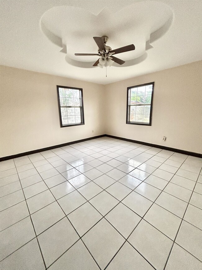 Photo - 1740 Gladiola Ln