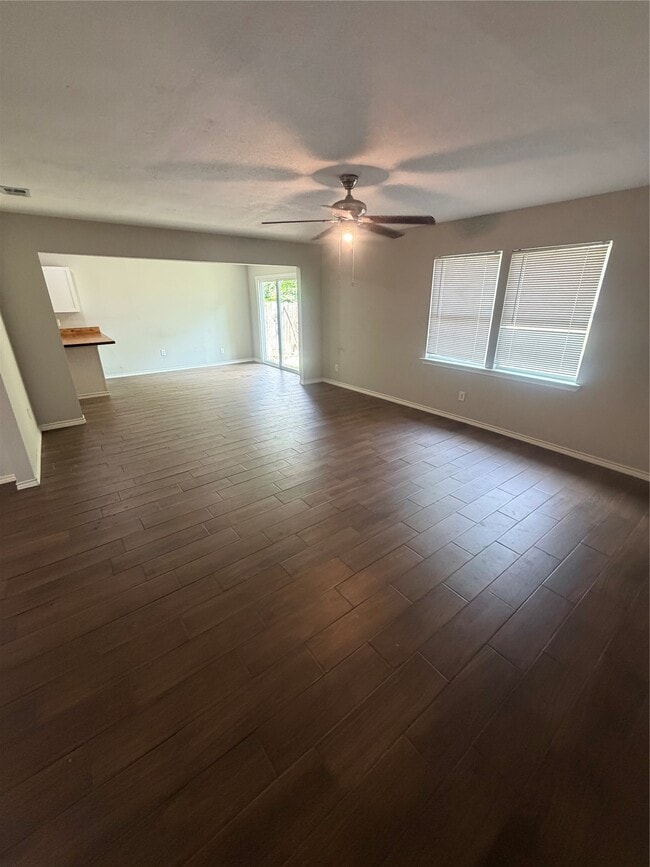 1609 Camille St
