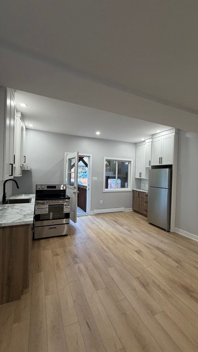 Building Photo - 2-Bedroom Apartment in Gatineau Unit A