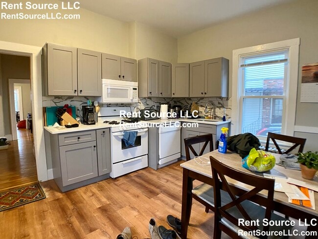 Building Photo - 271 Highland Ave Unit 271 Highland Ave., #1 Rental