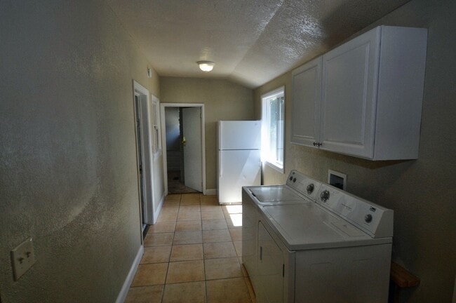 Photo - 206 Hazel St