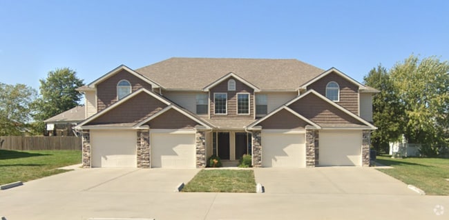 Building Photo - Where comfort meets convenience in a commu... Rental
