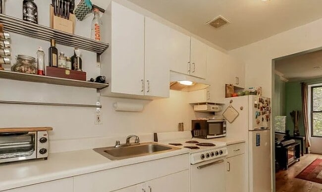 Photo - 210 E 88th St Unit 2A