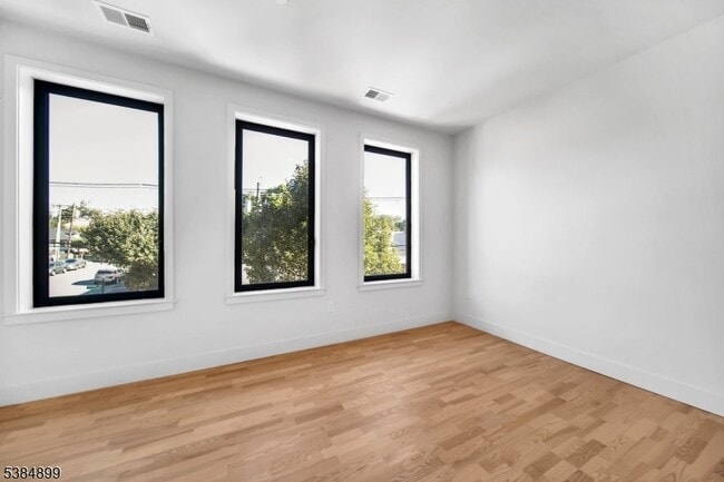 Photo - 1037 Amboy Ave