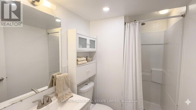 Photo - 149 Gerrard St E