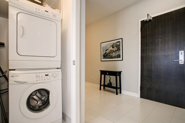 Photo - 156-156 Portland St