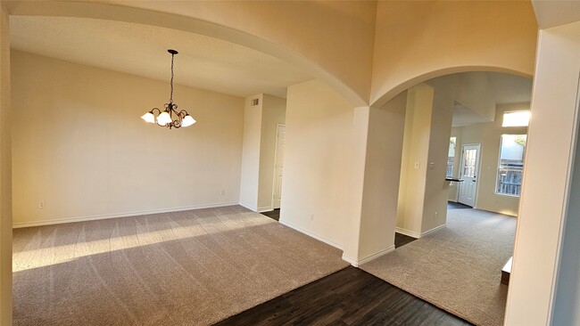 Building Photo - 2202 Cherry Hill Ct