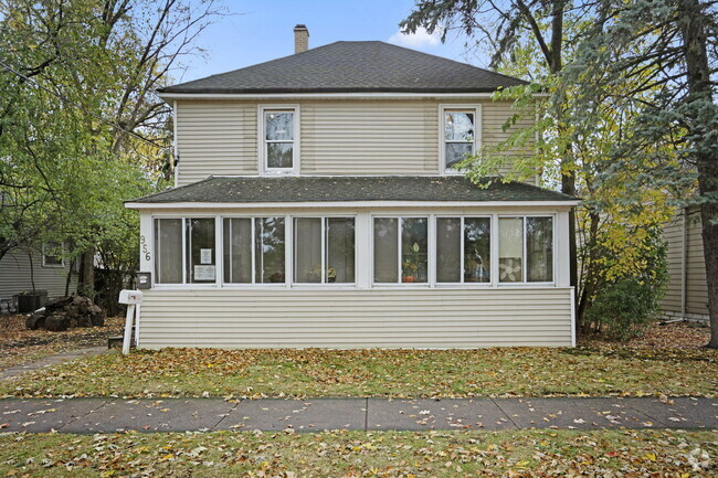 Building Photo - 956 Chestnut St Rental