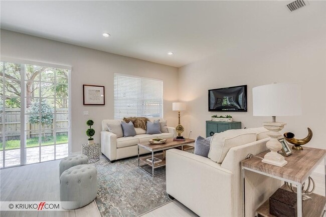 Photo - 637 SW 12th Ave