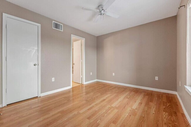 Photo - 523 Southwest Pkwy Unidad 202