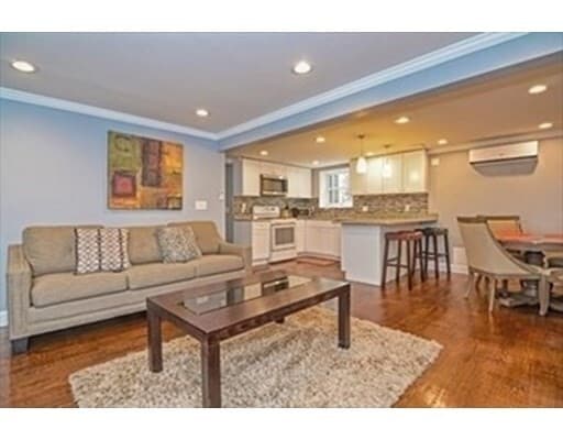 Photo - 153 Bigelow St Unidad 1