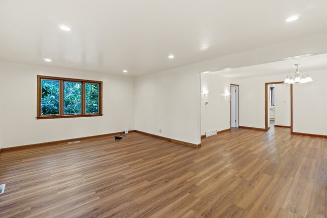 Photo - 2319 N 145th St