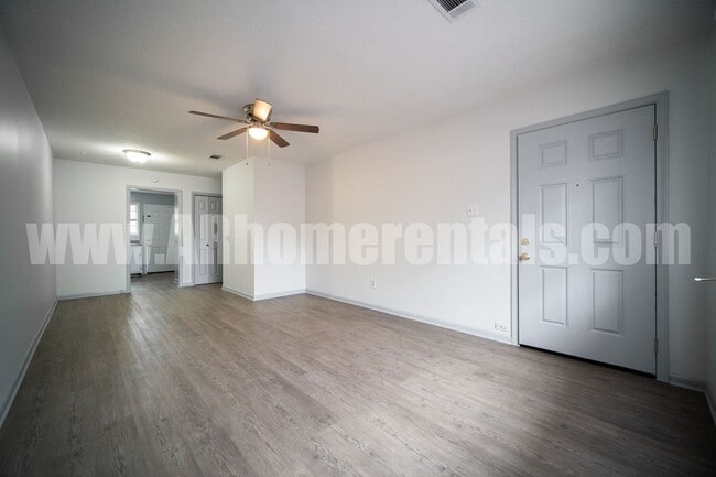 Photo - 8209 Woodview Dr E Unit A