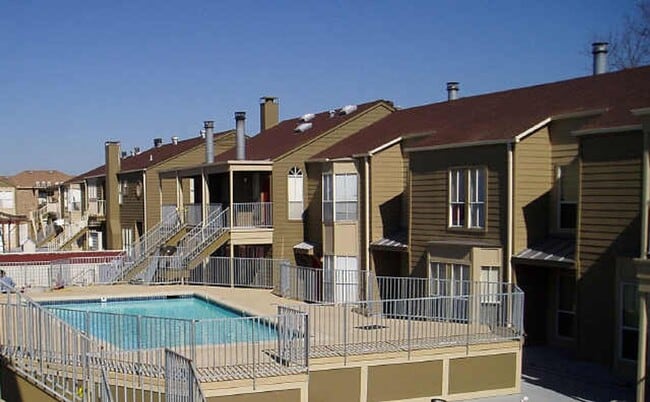 Building Photo - 1/1 Apartment Walking Distance to UT Unit 66
