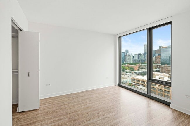 Photo - 1342 S Michigan Ave