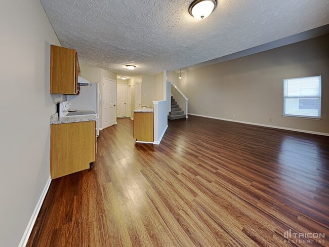 Photo - 4452 Redcliff N Ln