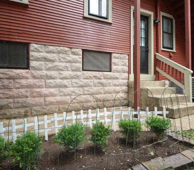 Building Photo - 301 W 5th Ave Unit Rear