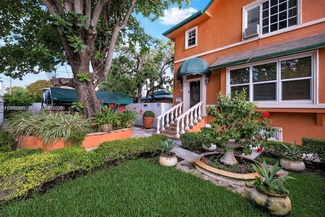 Photo - 1033 NW 6th St Unidad Cottage