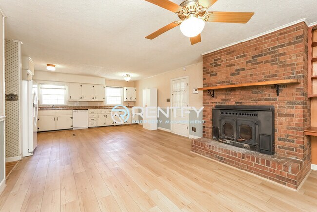 Photo - 260 Stewart Rd SE