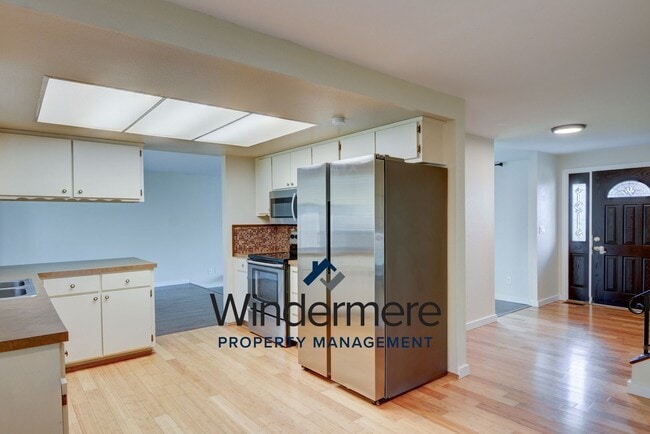 Photo - 3-bedroom, 2.5-bathroom With Private Beach Access