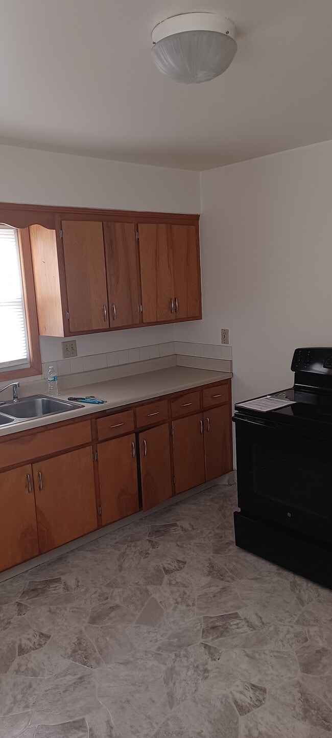 kITCHEN eLECTRIC STOVE - 5620 W Beloit Rd Unit 5620