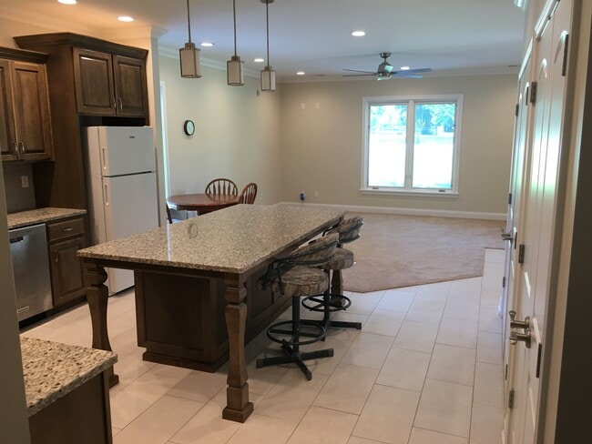 730 sq/ft. apartment