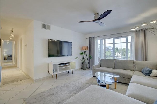 Photo - 3020 NE 16th Ave Unit 304