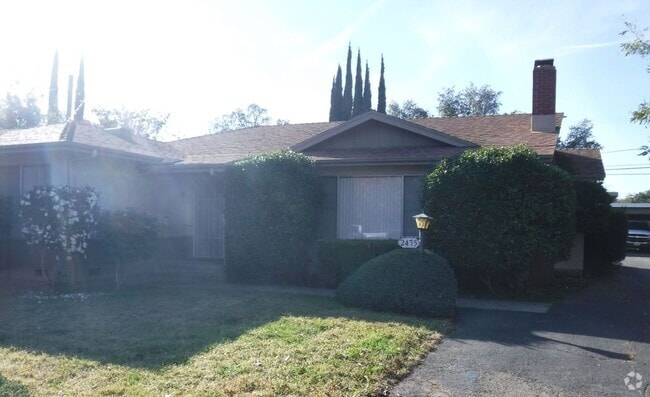 Building Photo - 2465/2475 Pillsbury Road (Duplex) Unit 2475 Pillsbury Road Rental