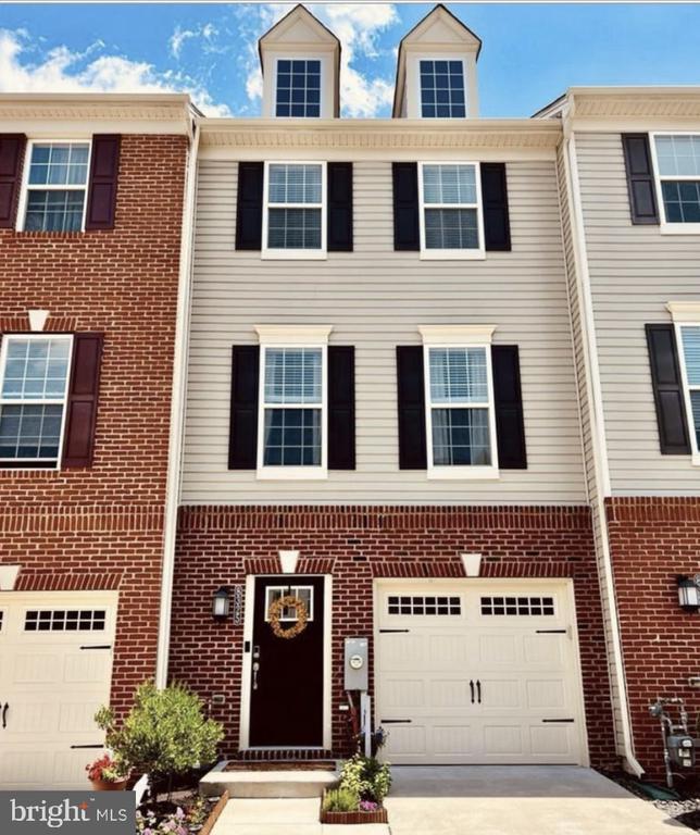 Photo - 8325 Daydream Cres Townhome