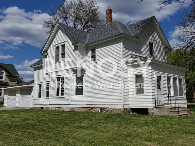 108 3rd St W
