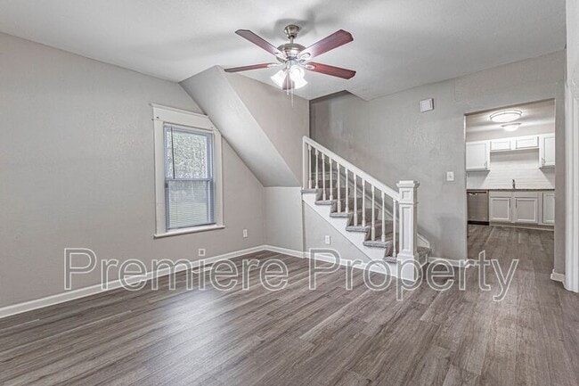 Photo - 815 S Grand Ave