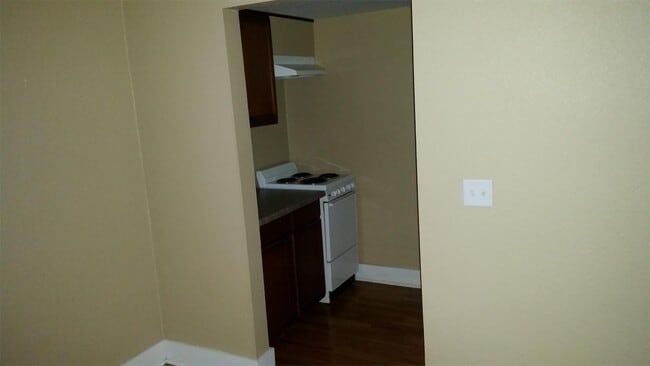 Photo - 932 E College St