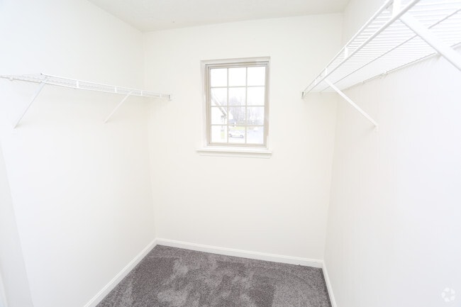 2BR, 2BA - 1,015 SF - Bedroom