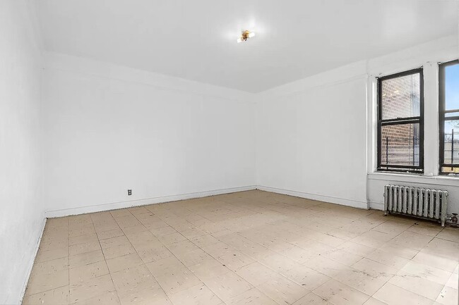 Photo - 789 MacDonough St