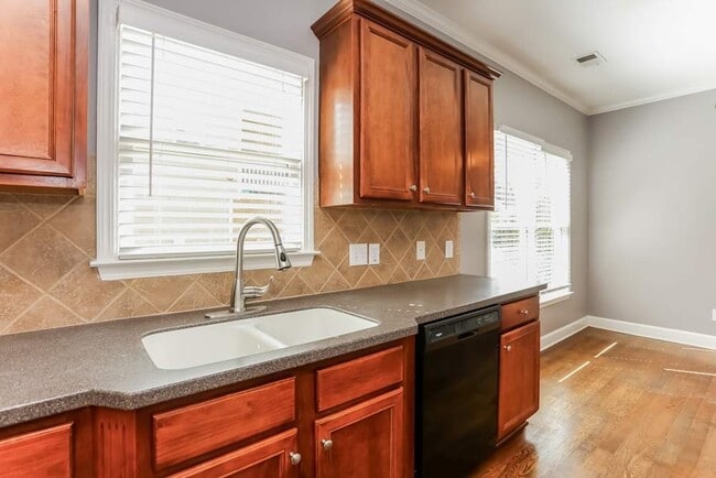 Photo - 1085 Chippewa Oak Dr NE