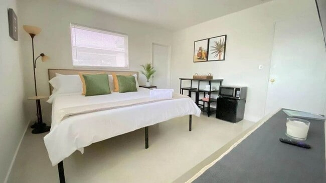 Photo - 1523 NE 51st St Unidad ROOM B1