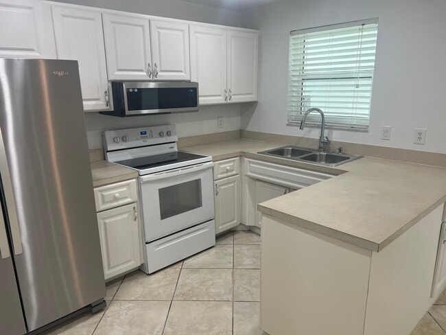 Kitchen - 1964 Alamanda Dr Unit 5
