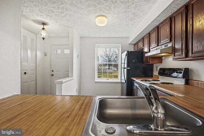 Photo - 3525 Laurel View Ct