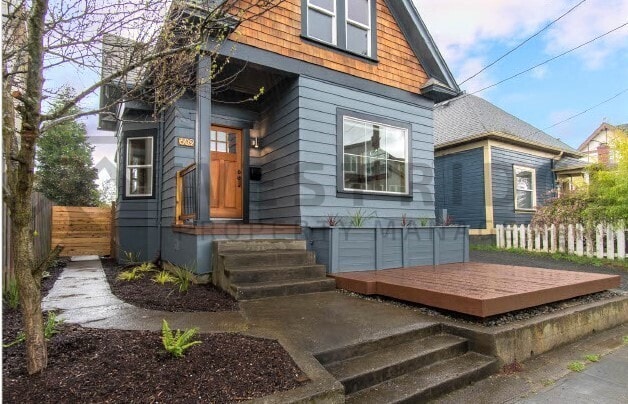 Photo - 609 NE Webster St