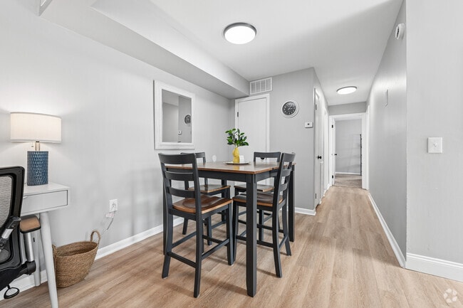 2BR, 1.5BA - 925SF - Dining Room