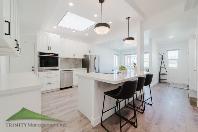 Photo - 341 N Sierra Ave