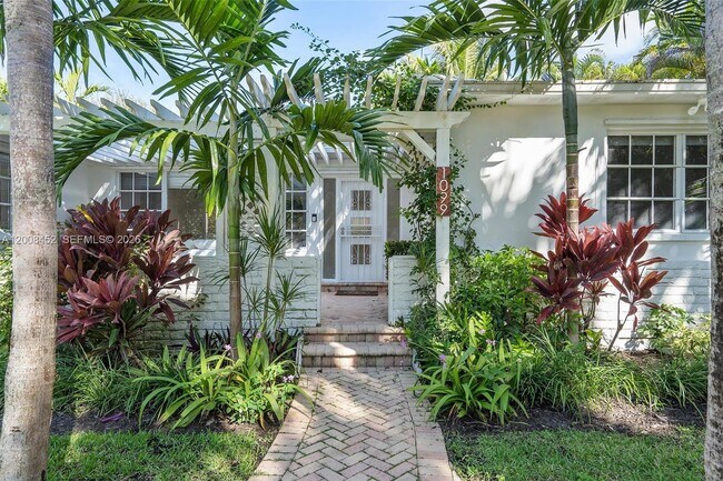 Photo - 1099 NE 97th St