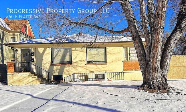 Building Photo - Cozy Apartment in a Great Central Location... Unit 2